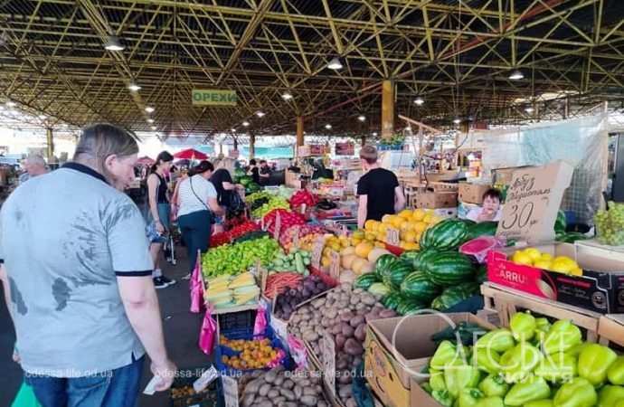 Июльские цены на продукты питания: обзор на базарах Одессы и области