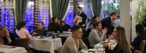 Ресторан на Ланжероні потрапив у скандал через російськомовні пісні (відео)