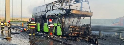 На мосту через Дунай сгорел пассажирский автобус Одесса-София (фото)