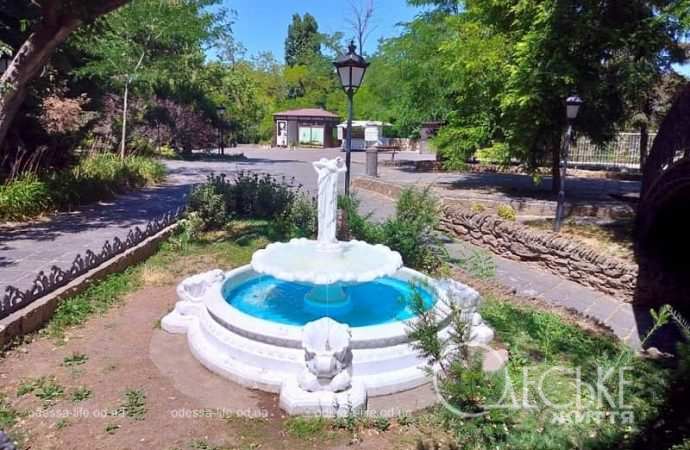Уголок старой Одессы. у фонтана