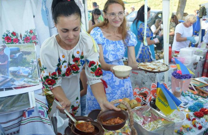 Фестиваль борща и сбор средств для ВСУ провели в Одесской области