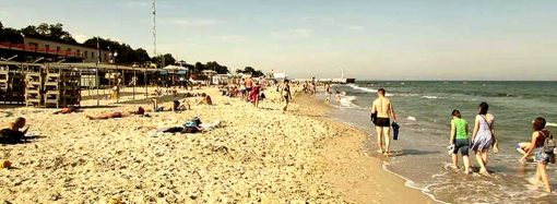 На пляже в Одессе появилась необычная табличка: что на ней изображено (фото)