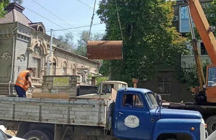 Ремонт затягнувся: мешканці трьох районів Одеси понад добу провели без води