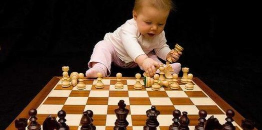 «Я тобі мат за дві секунди поставлю»: на Одещині живе сім’я, де до шахів привчають з пелюшок