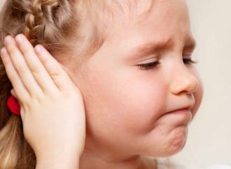 Болить вухо у дитини: що робити?
