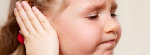 Болить вухо у дитини: що робити?