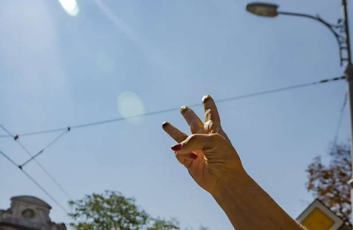 акция протеста в центре Одессы, жест