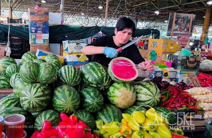 Арбузы на рынке