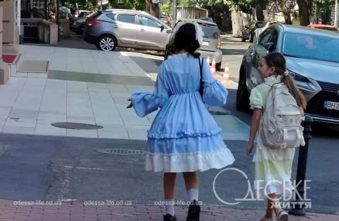 Август в Одессе, прохожие