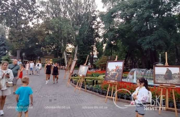 Август в Одессе, картины