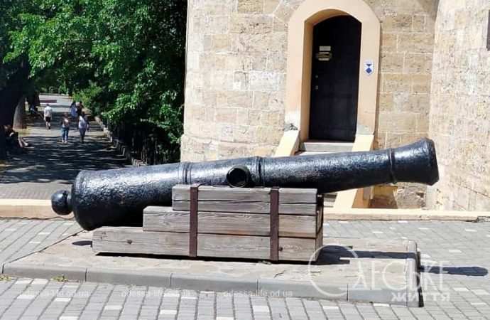 В одесском парке Шевченко, пушка