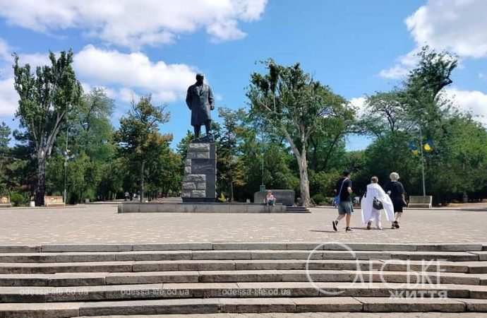 В одесском парке Шевченко, памятник поэту