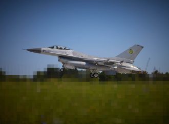 Самолеты F-16 представили в Украине официально: один сняли над Одессой (видео)