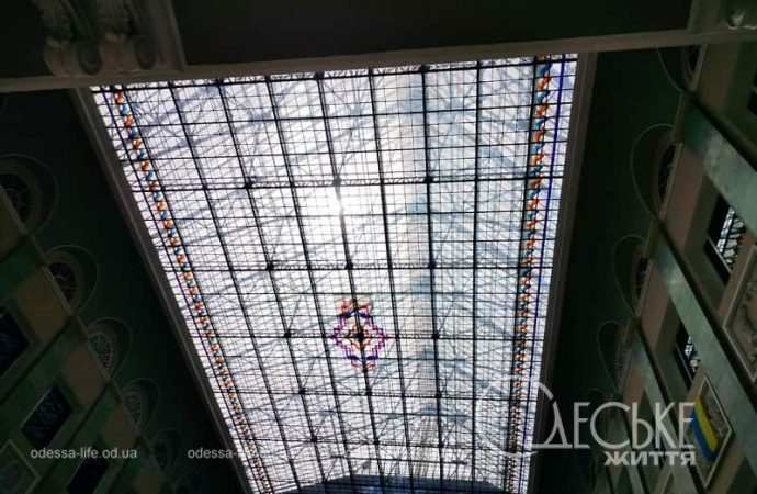 Одесский Главпочтамт, солнечный фонарь