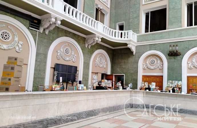 Одесский Главпочтамт, тишина...