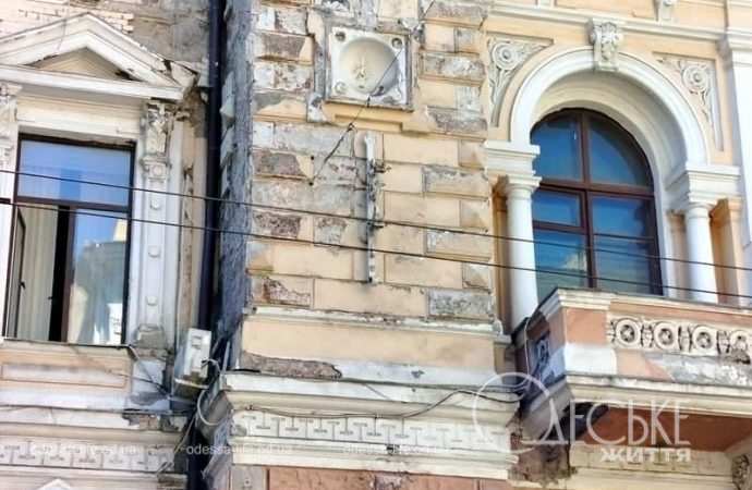 Одесский Главпочтамт, аварийный фасад