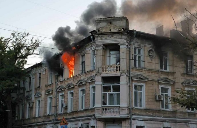 В Одессе снова горел дом-памятник архитектуры на Софиевской (фото, видео)