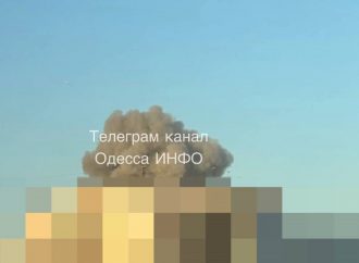 Росіяни вдарили ракетою по Одесі – є «приліт», у центрі дим (ОНОВЛЕНО)