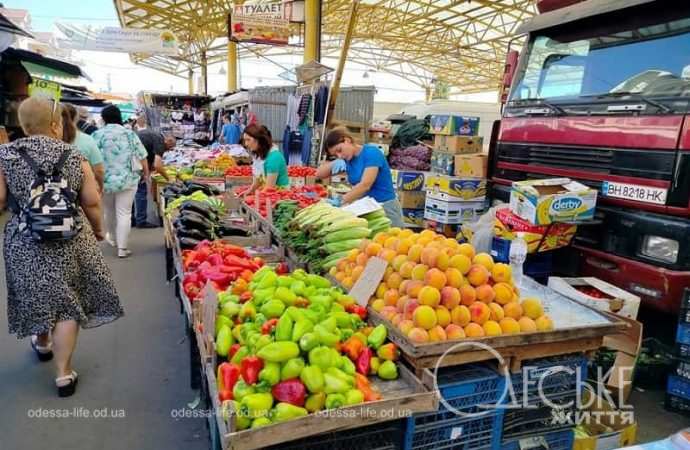 На Привозе: перец и персики