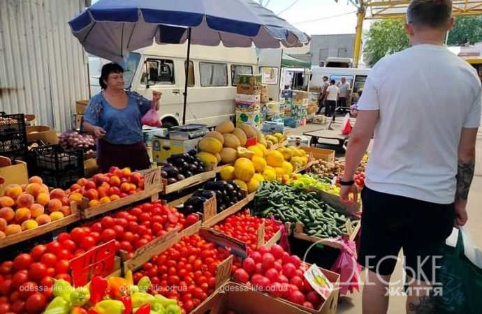 На Привозе: огурцы-помидоры