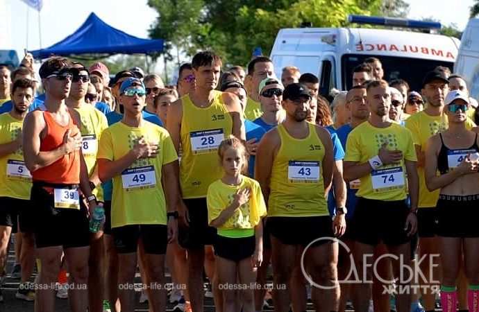 Забег в вышиванках в Одессе, гимн