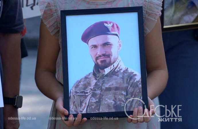 портрет загиблого на війні одесита