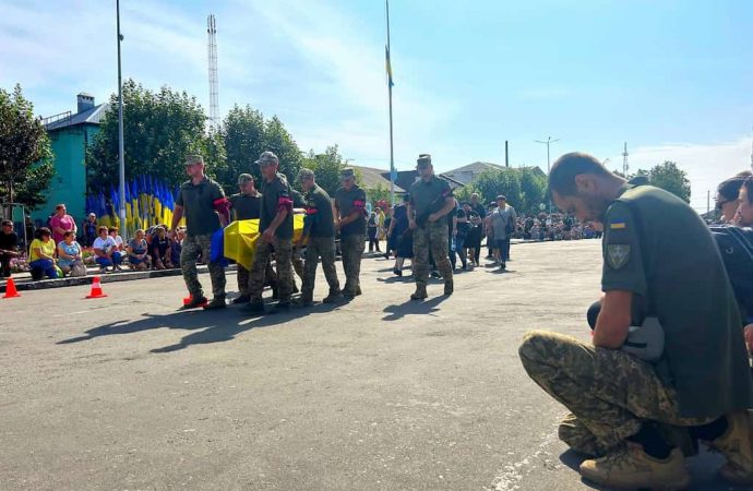 Подільськ попрощався із загиблим на війні Захисником