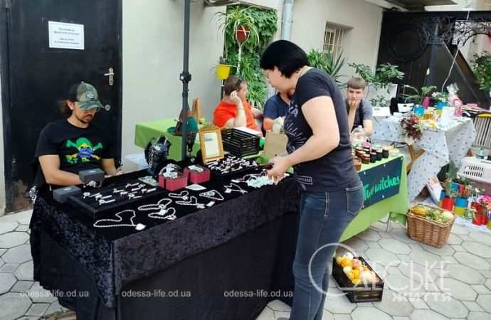 Фестиваль-ярмарка «Амальгама» в Одессе, посетительница