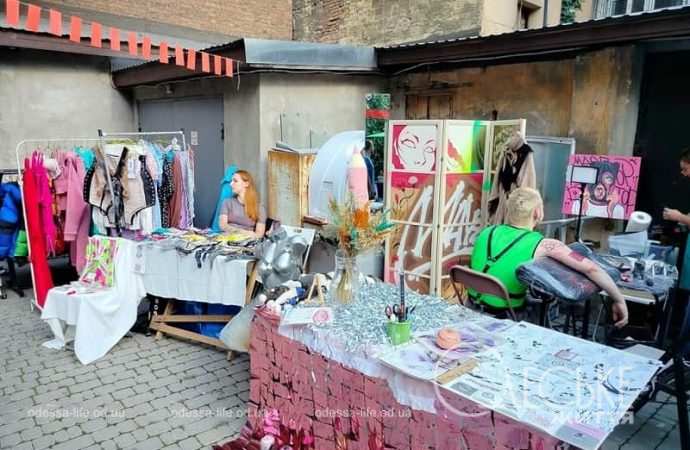 Фестиваль-ярмарка «Амальгама» в Одессе, столы