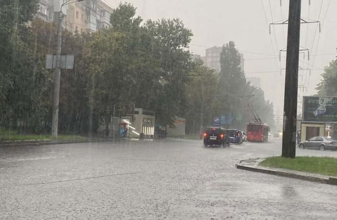 Одессу заливает сентябрьский ливень: по каким улицам лучше не ехать (фото, видео) (ОБНОВЛЕНО)