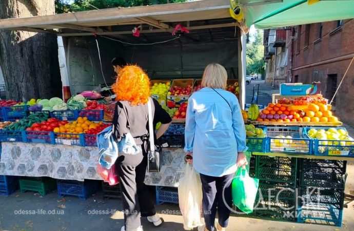Одесский Новый базар в сентябре, покупатели