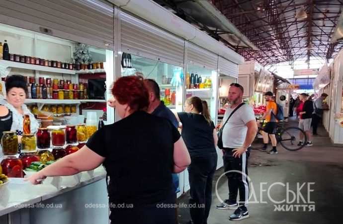 Одесский Новый базар в сентябре, консервация