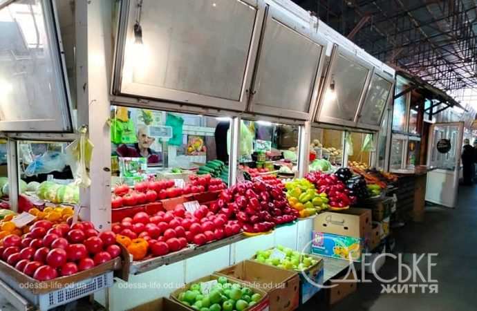 Одесский Новый базар в сентябре, овощной ряд