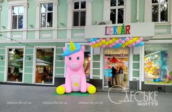 1 сентября в Одессе, у кафе