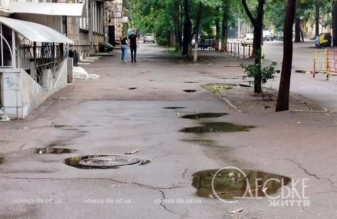 Одесса после осеннего ливня, лужи