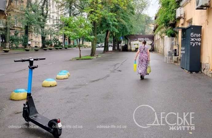 Одесса после осеннего ливня, самокат