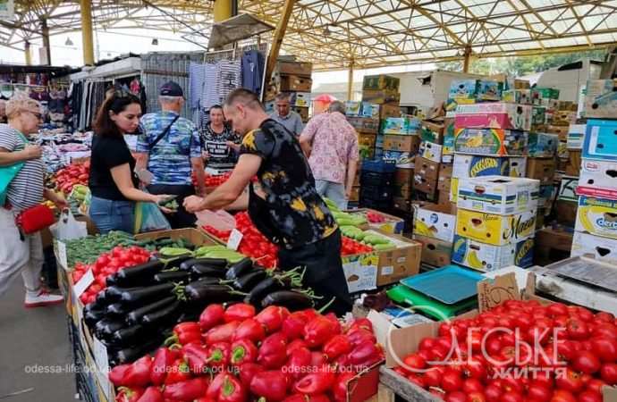 Привоз: торговля овощами