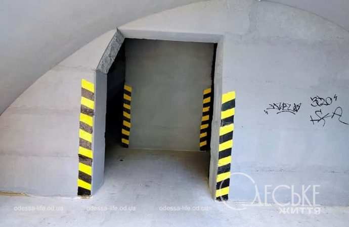 Убежище с фортепиано под Потемкинской лестницей, вход