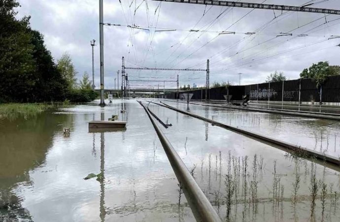 Из-за непогоды в Европе Укрзализныця отменила несколько международных рейсов