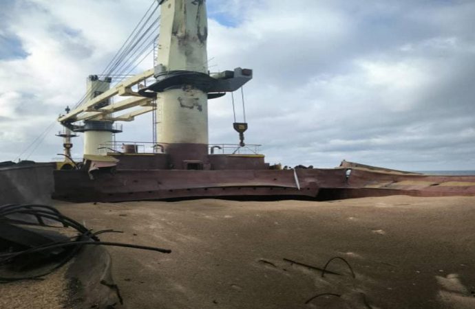 зерновоз поврежден российской ракетой