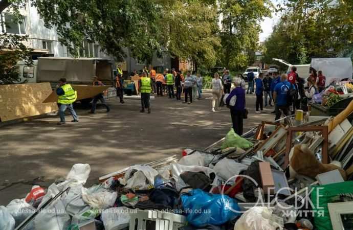 Атака Черноморска 9 октября 2024, во дворе пострадавшего дома