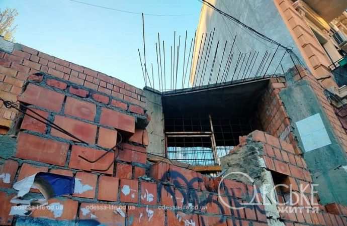 Дом с одной стеной в Одессе в Воронцовском переулке