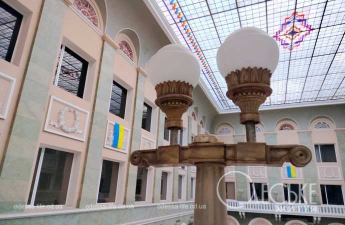 Главпочтамт, светильник