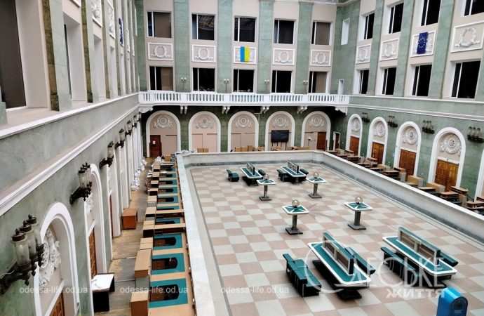 Главпочтамт пустой