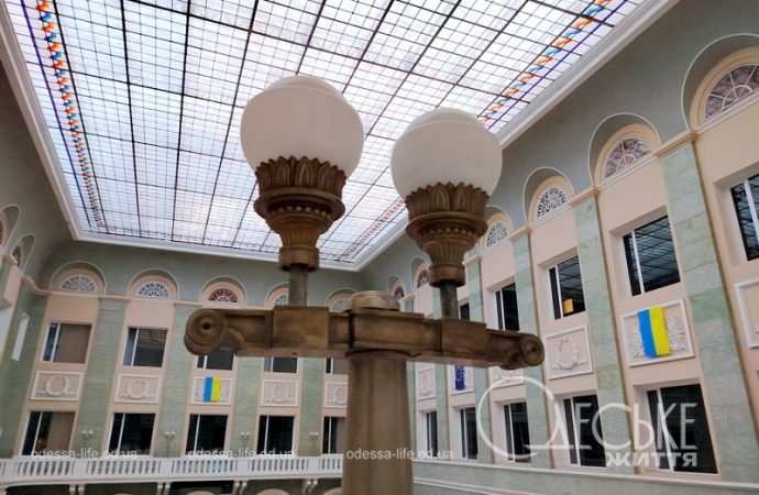 Главпочтамт, светильник, вид с балкона