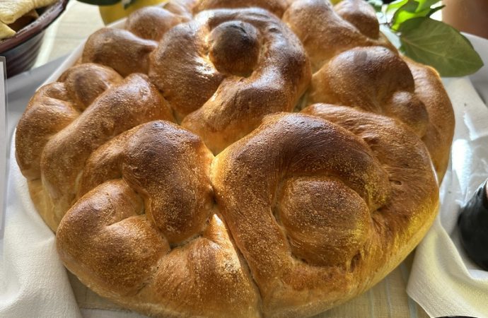 Форум в Криничном, каравай