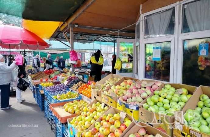 Фруктовые ряды на Новом рынке