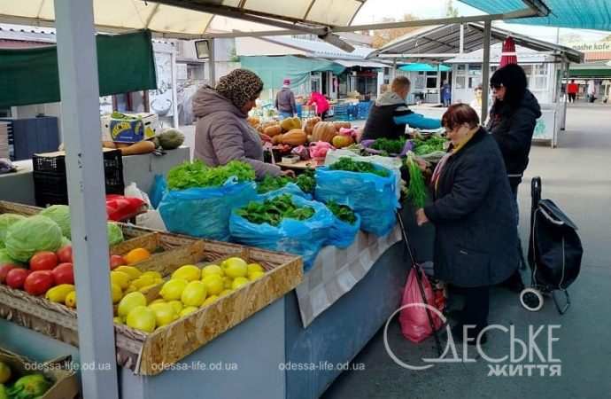 Овощи и фрукты на Новом базаре в Одессе, цены