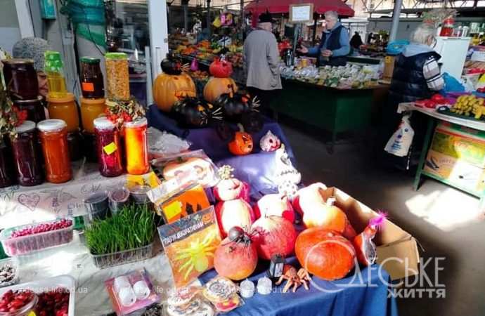 Одесский Новый рынок: зелень и овощи