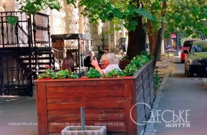 Октябрь в Одессе, кафе